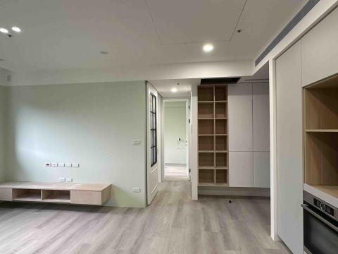 信實木工/室內裝修 - 木柵新成屋全室裝潢：電視櫃/玄關櫃/木作與細鋁框複合拉門