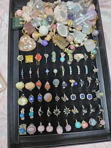 薇晶飾天然石手作滴膠、擴香石客制 - 客制化水水的戒指與吊飾、耳飾、手鏈、腳鍊