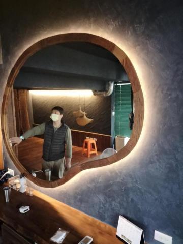 達佑裝修 - 實木不規則拼接~異型鏡框