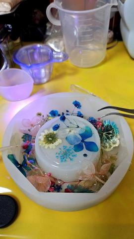 薇晶飾天然石手作滴膠、擴香石客制 - 滴膠可客制為禮品、自用、裝飾、鑰匙圈吊飾、杯盤、煙灰缸、桌上收納小物、碎水晶消磁盤、碗/水晶碎石要自備喔！