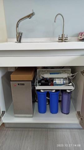 德克生活淨水/飲水機 - HS-488雙溫廚下冷熱飲水機(含316L不銹鋼雙溫鵝頸)+公規5道式RO逆滲透(含壓力桶)
●採用日本陶瓷間接加熱技術，避免水質因傳統加熱棒加熱方式產生二次污染
●採用日本原裝進口溫度保護器，確保超溫自動切斷功能 
●採用316L食用級醫療指定材質不銹鋼冷熱鵝頸