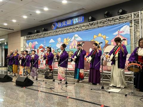 敦煌樂器有限公司(敦煌音響燈光) - 簡易音響工程活動現場 - 現場因為高度限制, 調整以利活動順利進行