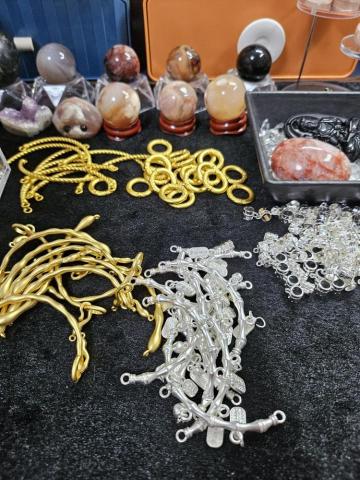 薇晶飾天然石手作滴膠、擴香石客制 - 送禮、自用都可參與設計與想法