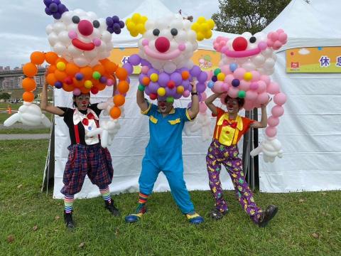 B jazzy比比爵士娛樂 - 氣球小丑
遊行、互動