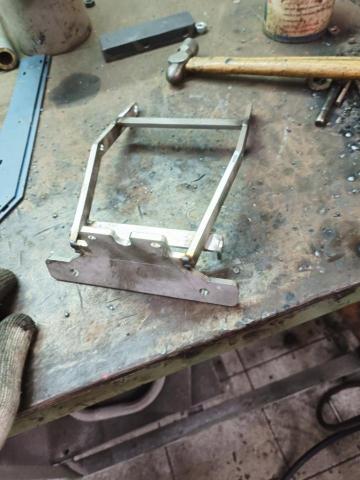 Avery - 客製車尾短牌架