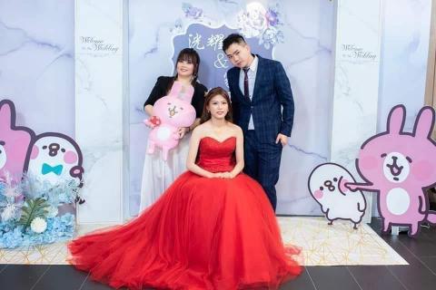 銅話樂章婚禮活動企劃行銷 - 與新人合影