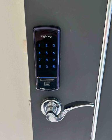 築峰門片安裝 - 安裝電子鎖 築峰門片安裝 - 安裝電子鎖