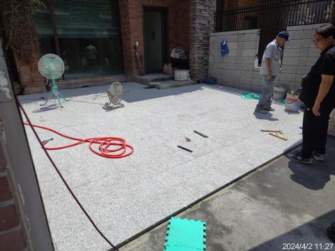 林聖薰 - 前院植栽區改作車庫