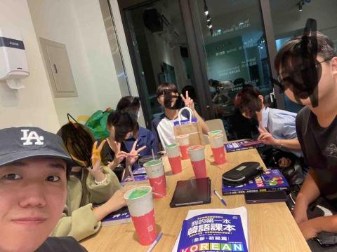 金能見 - 下韓文課