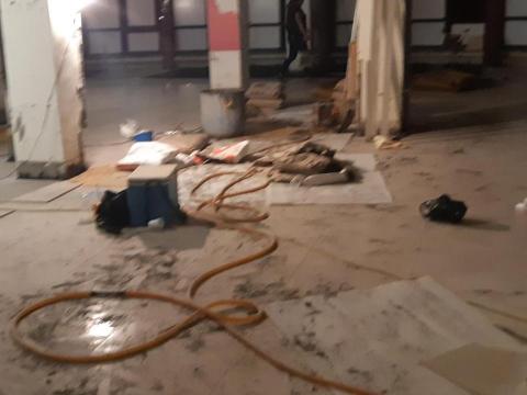 瓷磚填縫＆美工設計 - 加班整理場地，隔天完工