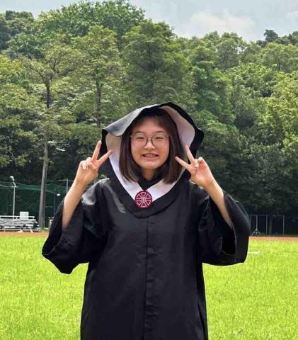 簡詩樺 - 畢業於國立臺灣師範大學、桃園高中