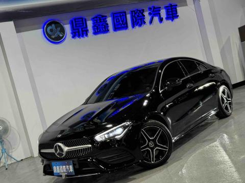 Dx鼎鑫國際 (Dx鼎鑫國際汽車) - 2020年式 Mercedes-Benz AMG CLA250 4MATIC

保證實車實圖
開價不等於成交價
買賣一時 朋友一世

價格 : 1680000
里程 : 57000(公里)

未領牌
里程保證
原鈑件
AMG 造型 - 前擾流板、側裙
22P DISTRONIC智能定速測距輔助
速度感應動力轉向系統/Vario 轉向系統
盲點監控
主動停車輔助系統
雙前座椅可電動調節，附記憶功能 座椅加熱
環景式內裝照明（含64色氛圍燈）
主動車道維持輔助（攝影機）
內後視鏡和外後視鏡自動調光
具有 FC