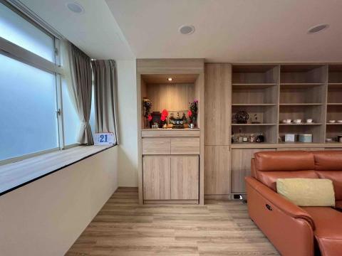 佶緯工程有限公司 - 系統櫃佛桌/