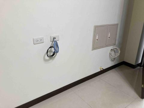 金容資訊系統整合 - 光纖入戶線 & 跨樓層主幹網路線,配合客戶將線路佈至指定位置。 金容資訊系統整合 - 光纖入戶線 & 跨樓層主幹網路線,配合客戶將線路佈至指定位置。