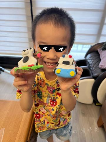 莉莉安Lilian - 快四歲的熱情活潑小男童，家長想藉由黏土創作訓練專注力，3個小時課程透過耐心引導70%也能獨立完成兩個作品～小朋友已很棒囉