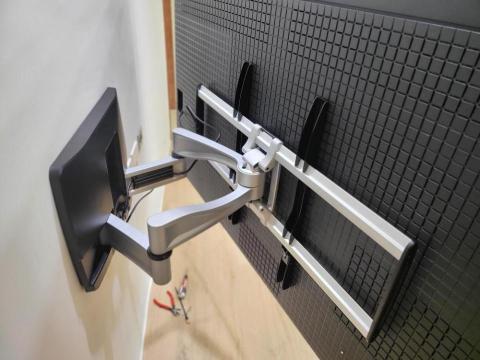 MARS - SONY 75吋電視使用
鋁合金雙臂式伸縮架
HE H8050A
安裝於水泥牆