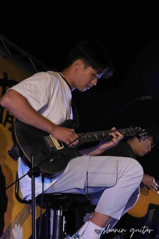 吉他社教學長 - 