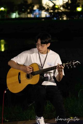 吉他社教學長 - 