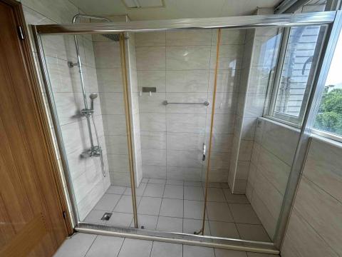 夢想家園 專業清潔 - 乾濕分離浴室玻璃清潔後