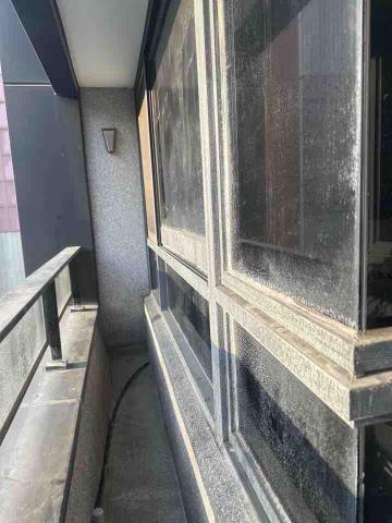 夢想家園 專業清潔 - 陽台玻璃清潔前