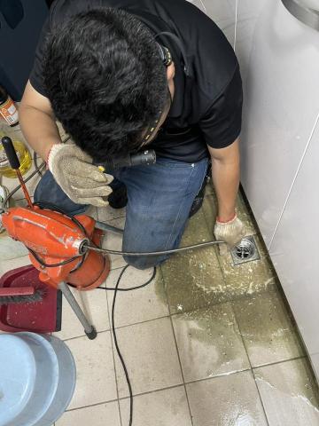 戶戶通-專業通水管 | 通馬桶 |各式水管堵塞 - 0955-654-039 謝先生
加賴：電話搜尋 0955654039