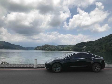 Arthur 吳 - 黑色，4年車