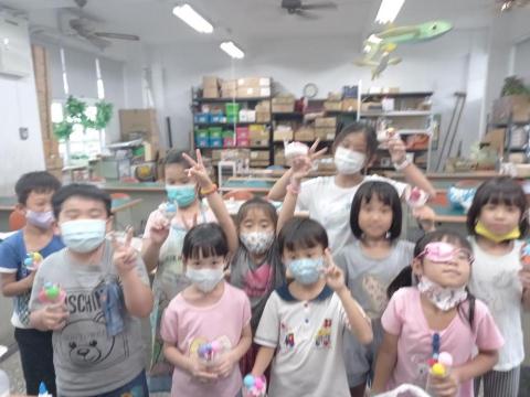 綵球飛羚專業藝術工作室 - 冰淇淋!耶