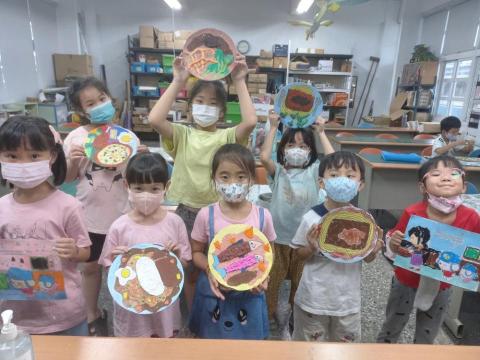 綵球飛羚專業藝術工作室 - 嘿！我們大家好餓!好餓!美食盤來了!