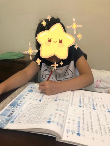 洪禎禧 - 國小(小二)家教教學成果分享，以自製教材及教案，針對不同風格及個性的孩子給予客製化教學，可於假日進行課程。