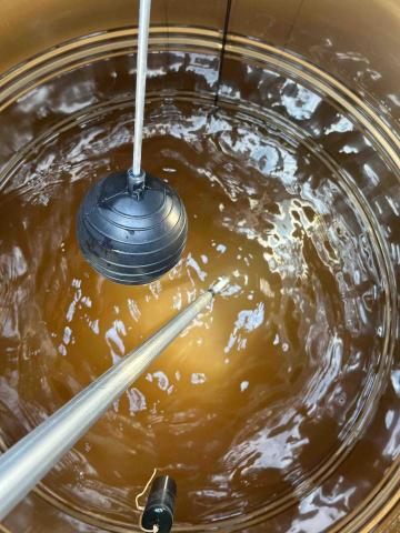 鴻泰企業 - 清洗水塔施工中