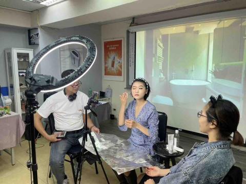 Sharon 雪倫 - 美容示範