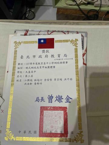 余安哲 -  高中代表學校出賽