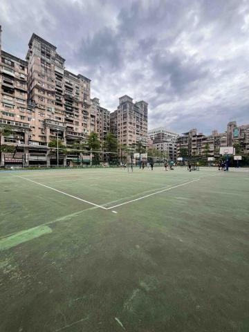 李俊誼 - 中崙高中排球場教學