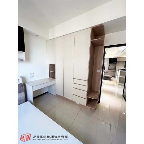 品匠系統櫥櫃有限公司 - 開門衣櫃作品1