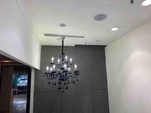 王性翔 - 吊燈安裝