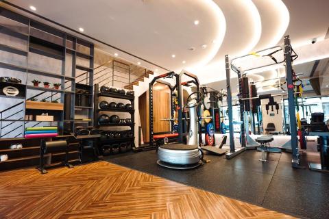 巨平方健身中心 - 使用健身器材中的愛馬仕-Keiser氣壓式訓練機，更短時間內提供更多的訓練成效