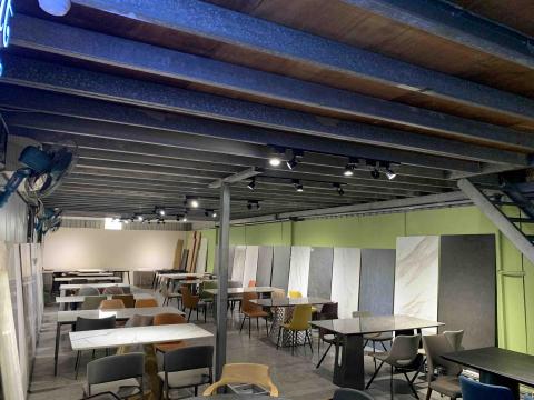 王性翔 - 軌道燈安裝