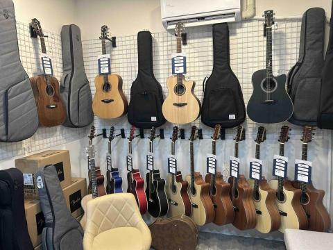 【鴻億音樂HI MUSIC】-教學諮詢-社團規劃-桃園最專業 - 吉他區