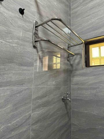 連佑水電工程 - 浴廁不鏽鋼毛巾架安裝