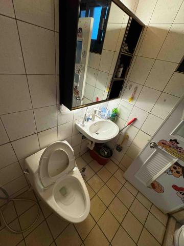 連佑水電工程 - 馬桶與鏡櫃安裝