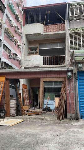 大將打石粗工派遣 - 1樓門口打拆施工前