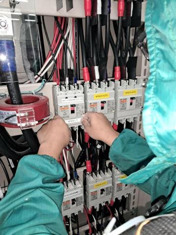 郭信宏 - 電源開關貼附標示