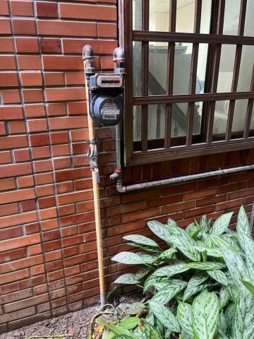 天然瓦斯配管維修 -  埋在花圃暗管漏氣,配置明管 天然瓦斯配管維修 -  埋在花圃暗管漏氣,配置明管