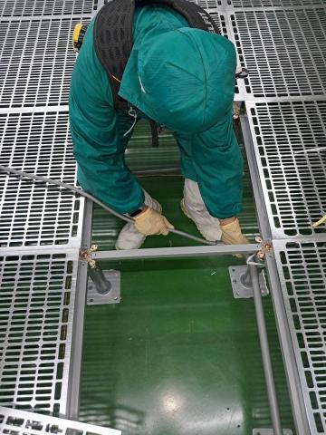 郭信宏 - 無塵室拉電纜線至動力盤