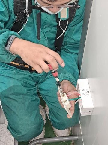 郭信宏 - AC 220V插座安裝