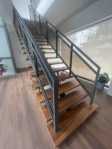 宸格工藝社 - 實木階梯施工