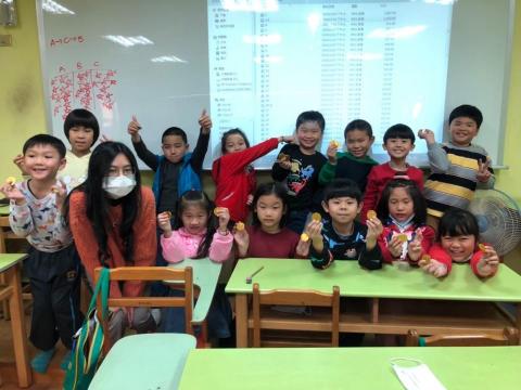 Angela Chang - 與自己所帶的班級學生們