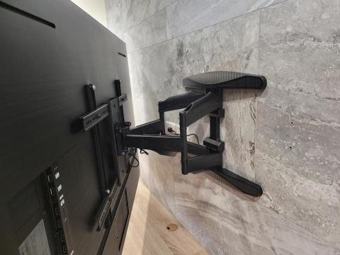 MARS - samsung 65吋電視使用
雙臂式伸縮架
EVERSUN AW-S70
安裝於石英磚牆(2)