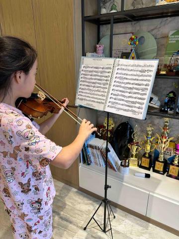 余姿穎｜小提琴教學｜鋼琴教學｜陪練 - 小提陪練