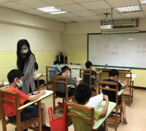 Angela Chang - 監考